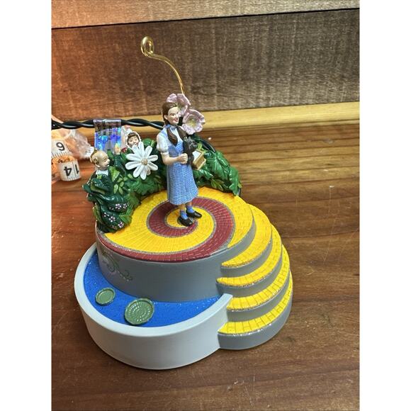 Hallmark Wizard of Oz Dorothy Toto Ornament Display Base Yellow Brick Rd Tested - Picture 1 of 7